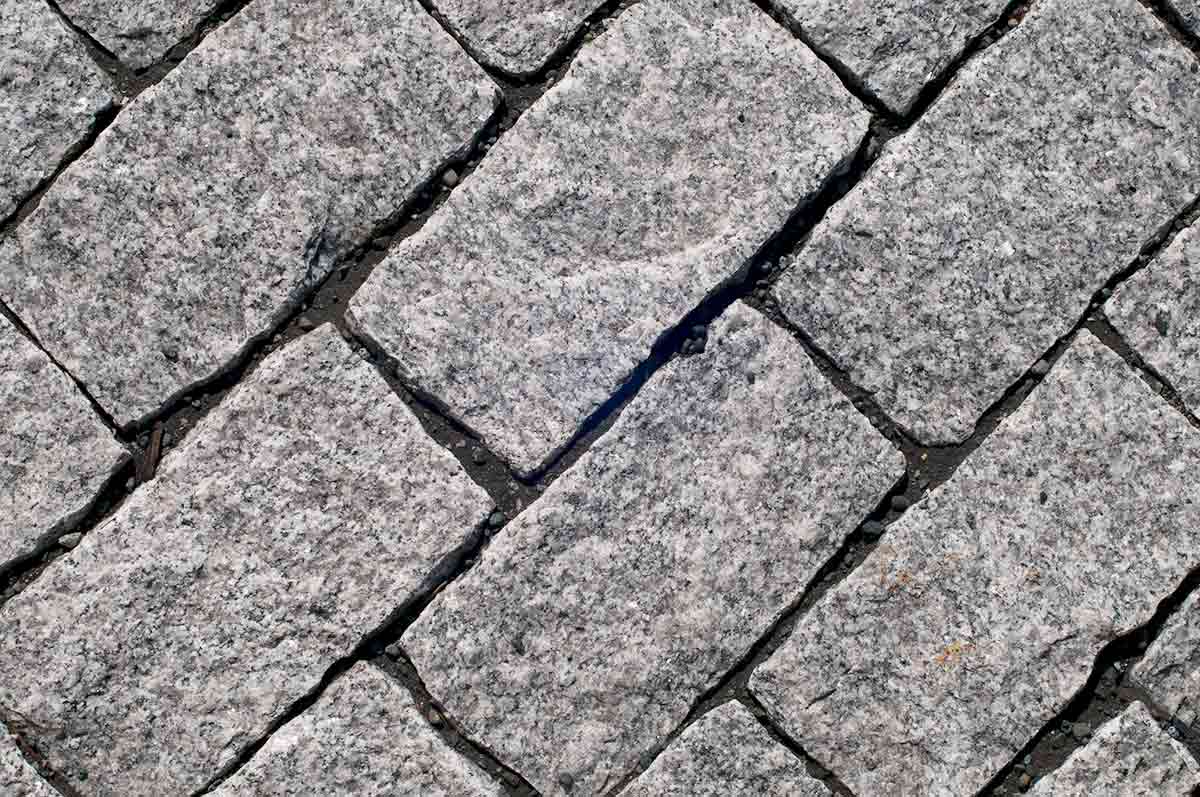 LIGHT GRAY GRANITE SPLIT CUBES & COBBLES