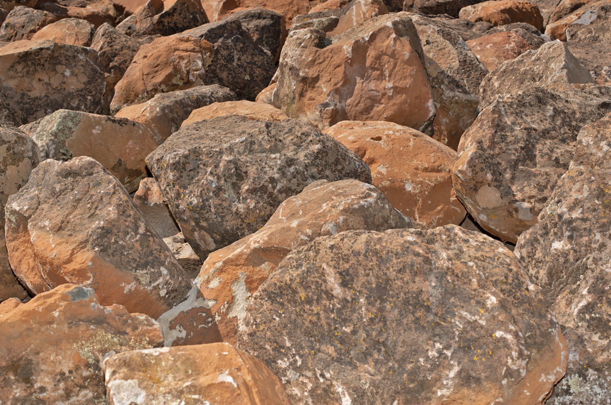 SONOMA FIELD STONE BOULDERS