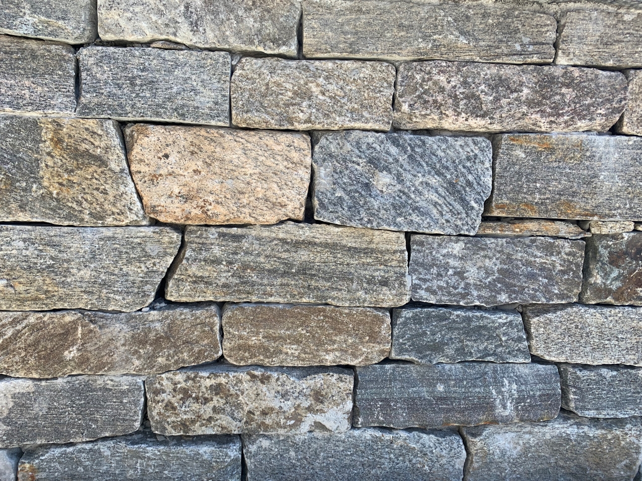 BEDFORD HILLS GRANITE WALL ROCK