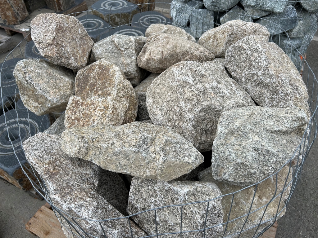 CALIFORNIA GOLD GRANITE WALL ROCK