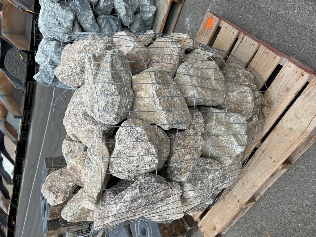 CALIFORNIA GOLD GRANITE WALL ROCK