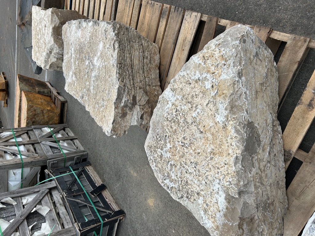 GAINSBORO GOLD LIMESTONE BOULDERS