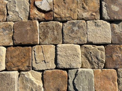 CHAMPAGNE CREEK TUMBLED CUBES