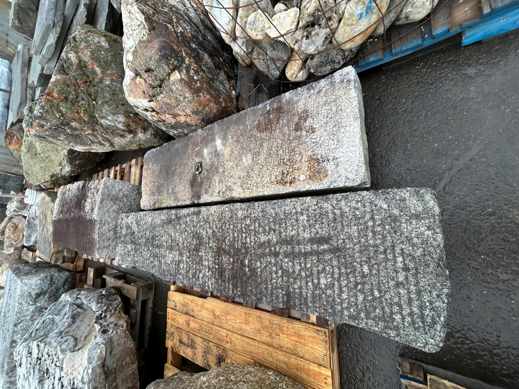 RECLAIMED GREY GRANITE CURBS