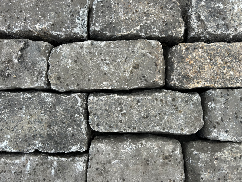 RECLAIMED GREY GRANITE BLOCKY COBBLES