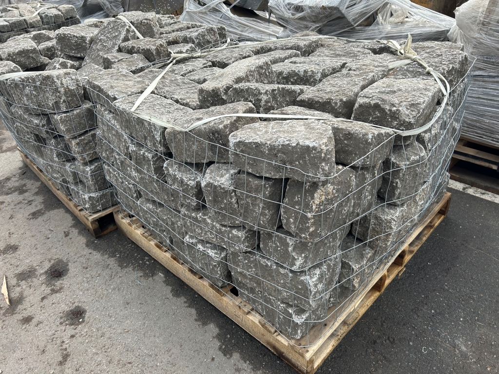 RECLAIMED GREY GRANITE BELGIUM COBBLES