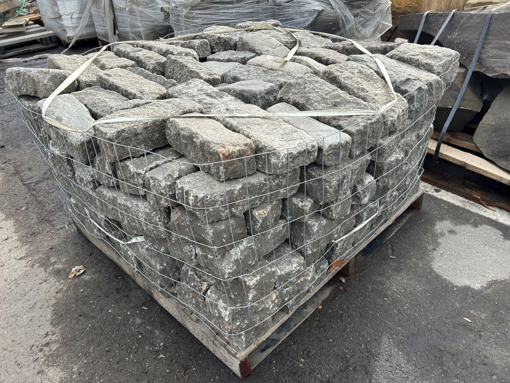 RECLAIMED GREY GRANITE BELGIUM SPLIT COBBLES