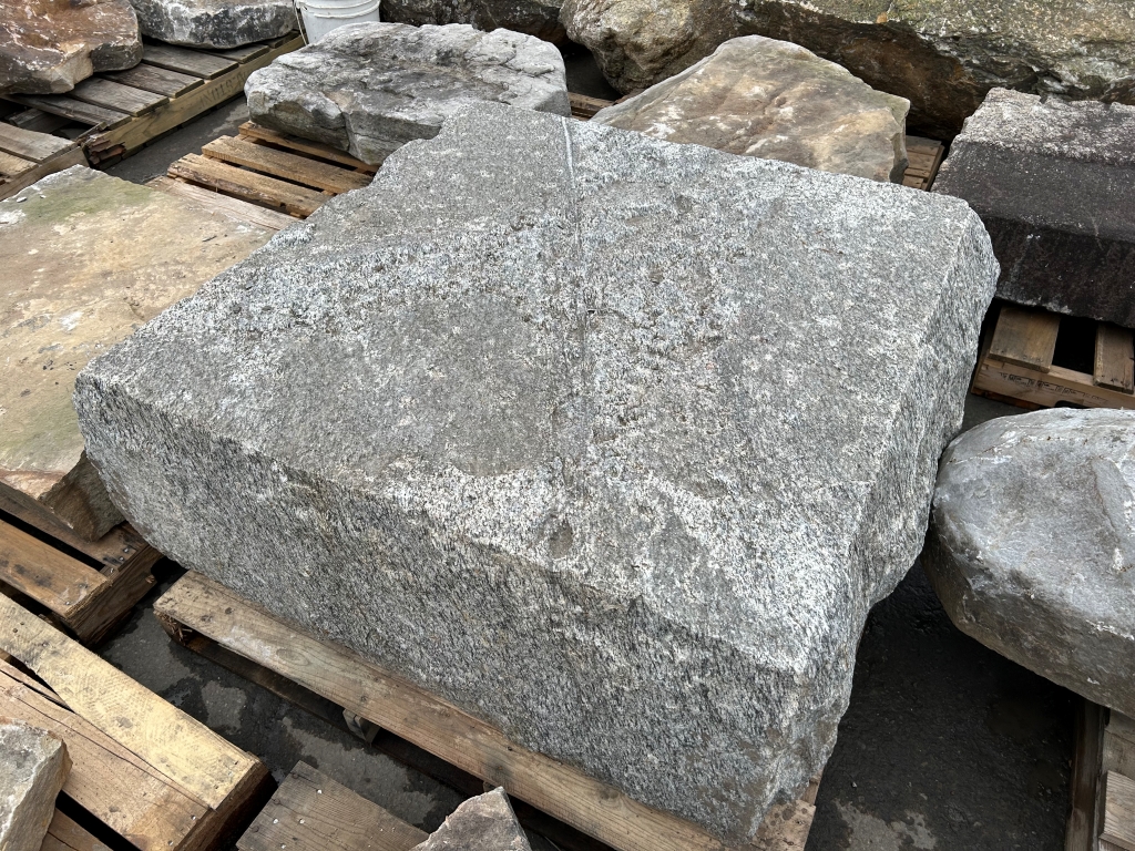 RECLAIMED GREY GRANITE BOULDERS