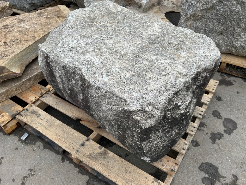 RECLAIMED GREY GRANITE BOULDERS