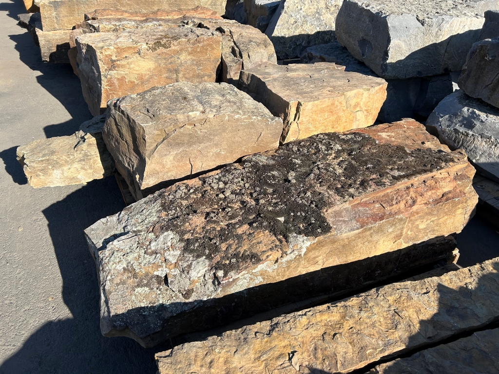 PRAIRIE MOUNTAIN BOULDERS