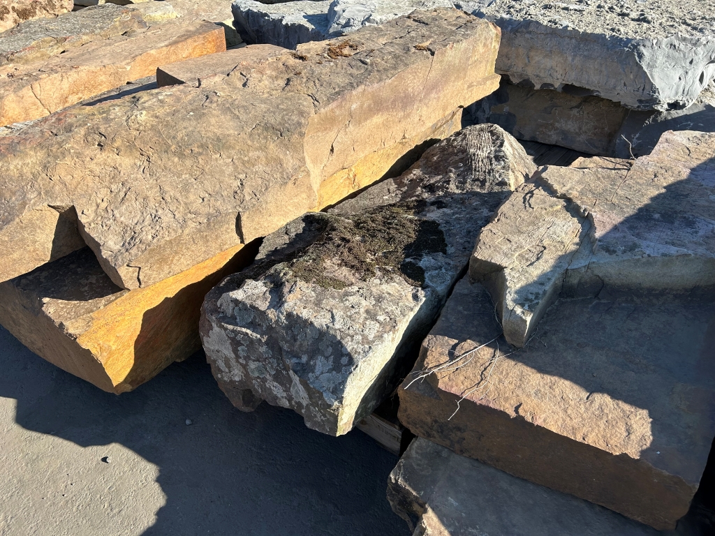 PRAIRIE MOUNTAIN BOULDERS