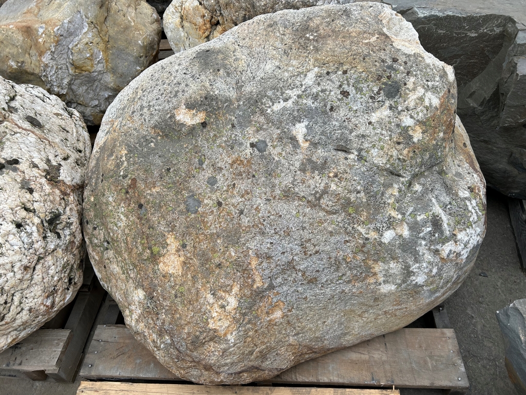 SPECIMEN SIERRA NATURAL BOULDERS