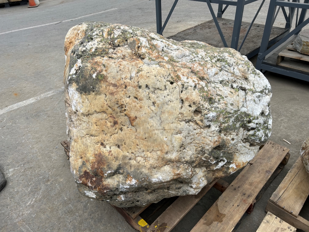 SPECIMEN SIERRA NATURAL BOULDERS