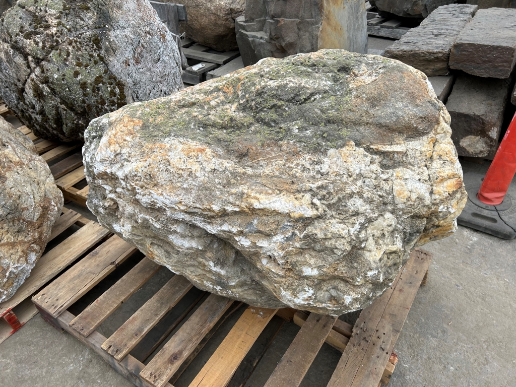 SPECIMEN SIERRA NATURAL BOULDERS