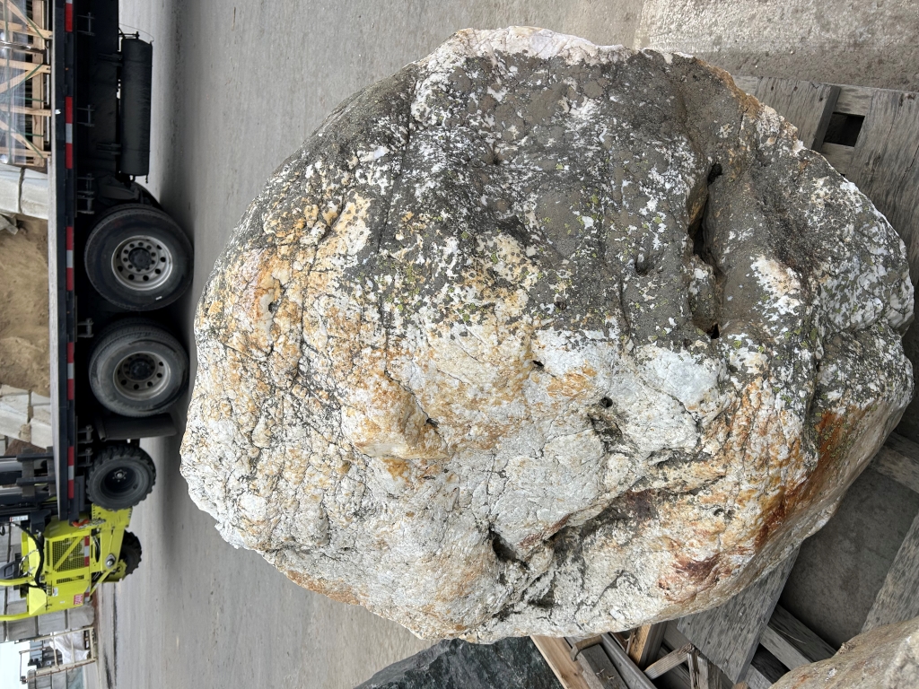 SPECIMEN SIERRA NATURAL BOULDERS