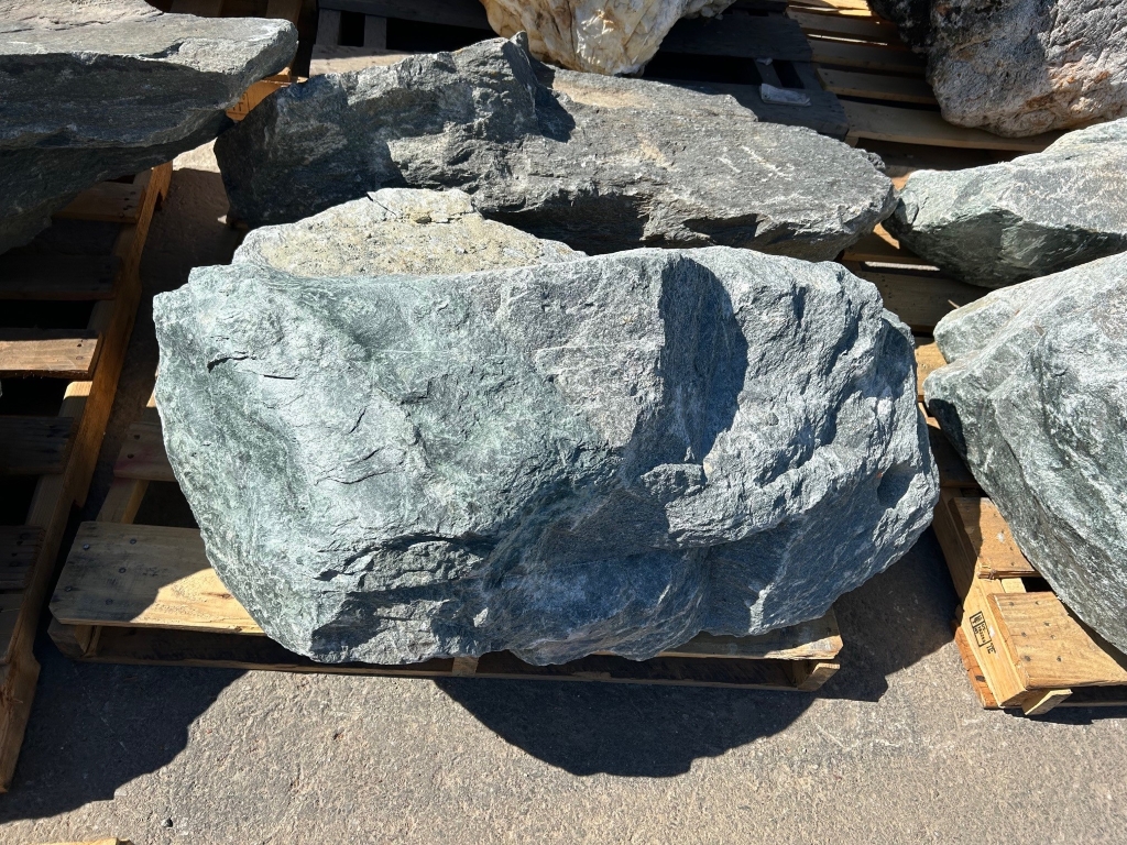 SPECIMEN WOODMONT BOULDERS