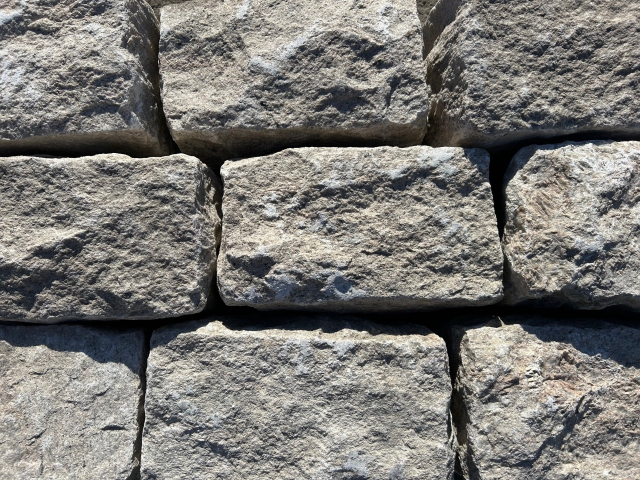 ROSE GREY GRANITE COBBLES