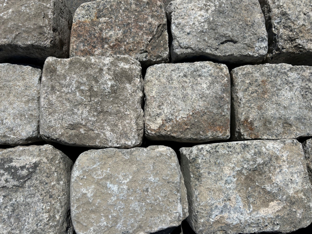 RECLAIMED GREY GRANITE BELGIUM SMALL CUBES